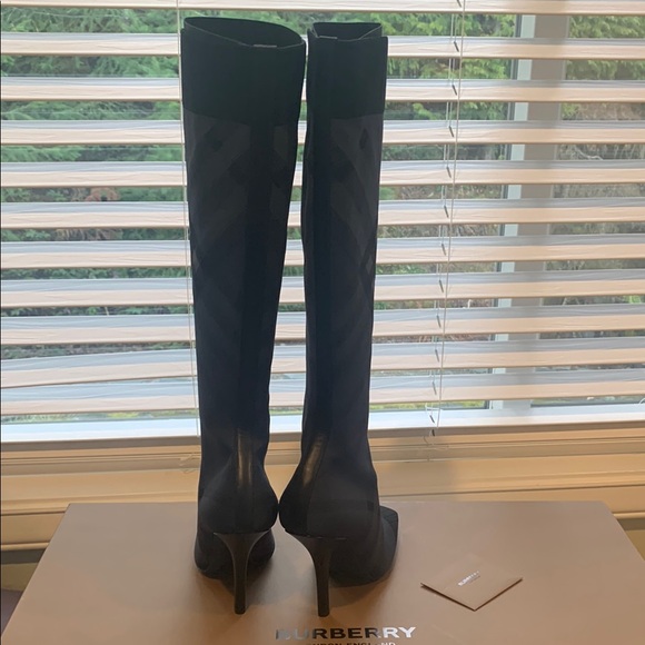 Burberry Black and Gray Patterned Boots - Picture 6 of 15